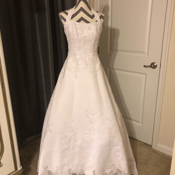 Wedding Dress - Picture 1 of 4